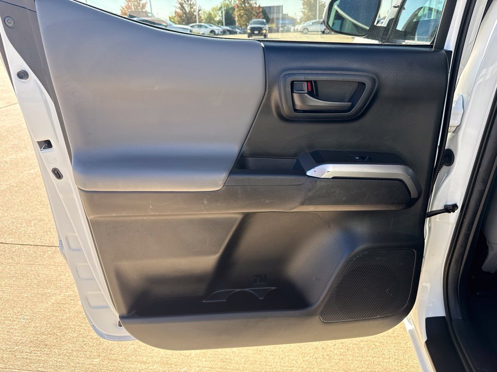 Certified 2022 Toyota Tacoma SR5 w/ Black Out Package (TMS) AWD/4WD image 18