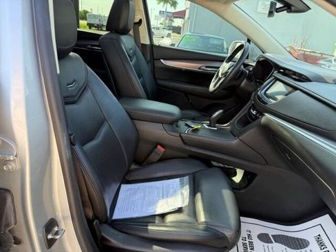 Used 2017 Cadillac XT5 Luxury FWD image 11