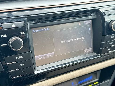 Used 2015 Toyota Corolla LE FWD image 13
