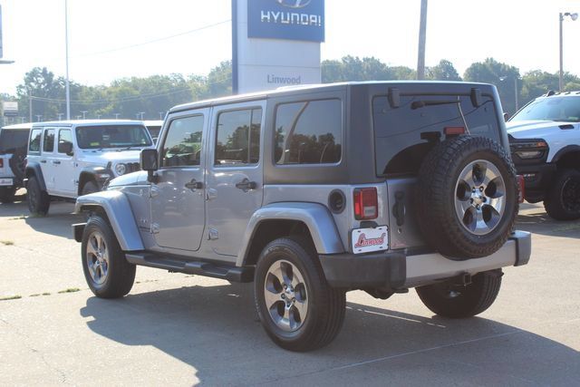 Used 2016 Jeep Wrangler Unlimited Sahara w/ Connectivity Group AWD/4WD image 3