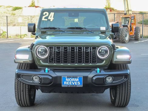 Used 2024 Jeep Wrangler Unlimited w/ Convenience Group AWD/4WD image 2