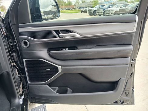 New 2026 Jeep Grand Wagoneer Limited AWD/4WD image 16