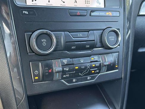 Used 2019 Ford Explorer XLT w/ Equipment Group 202A AWD/4WD image 40
