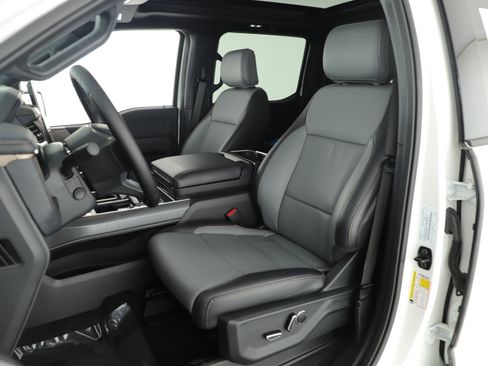 Used 2025 Ford F150 Lightning Lariat image 9