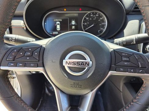 Used 2022 Nissan Versa SR image 18