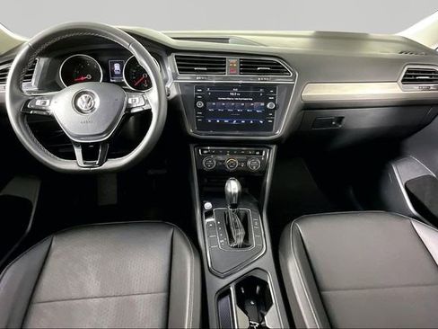 Used 2021 Volkswagen Tiguan SE w/ Panoramic Sunroof Package FWD image 7