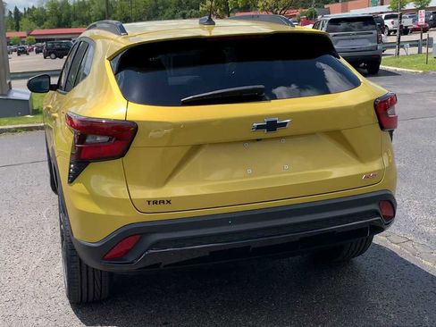Certified 2024 Chevrolet Trax RS w/ Sunroof Package FWD image 7