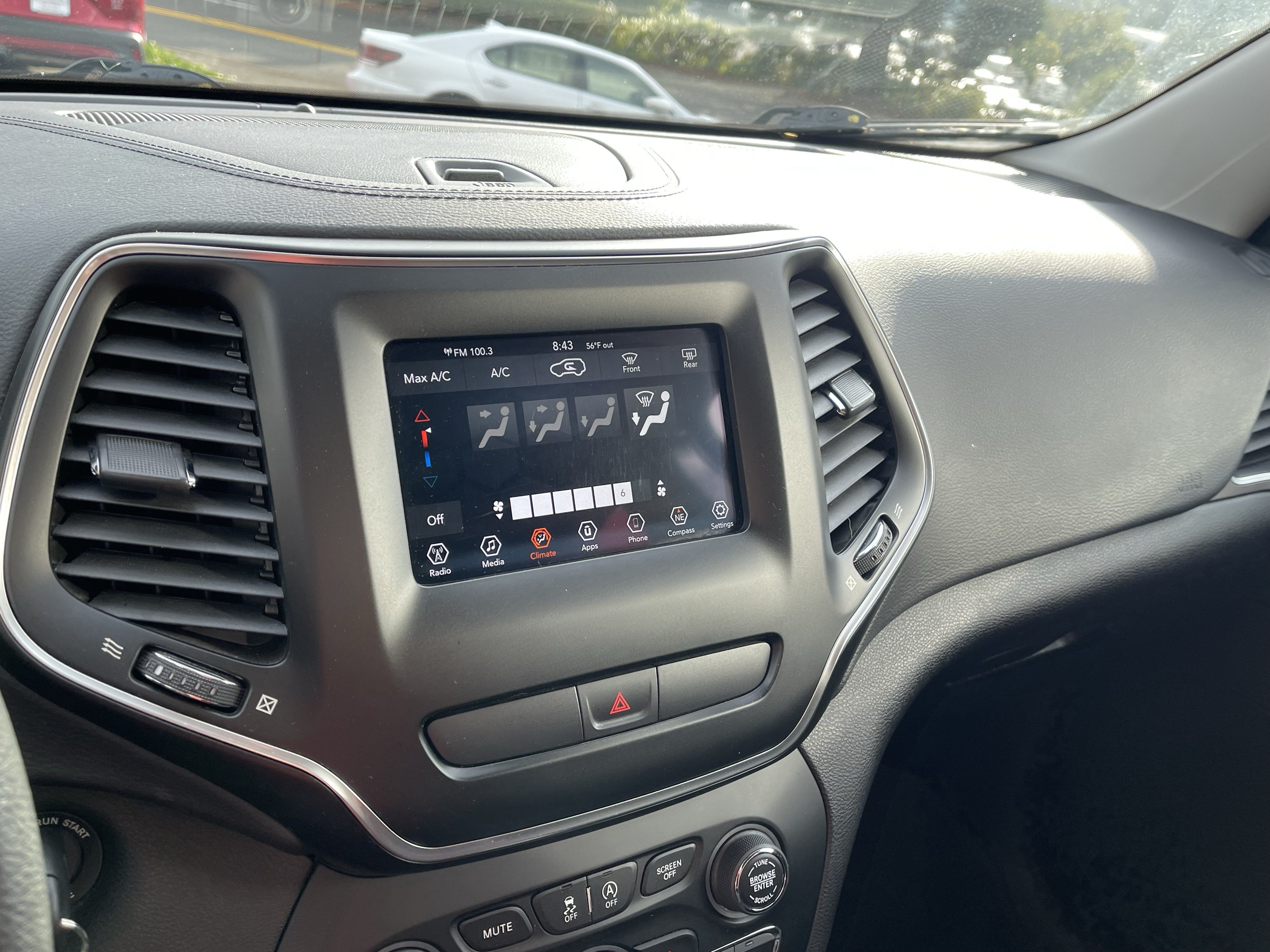 Used 2019 Jeep Cherokee Latitude w/ Popular Appearance Group FWD image 19