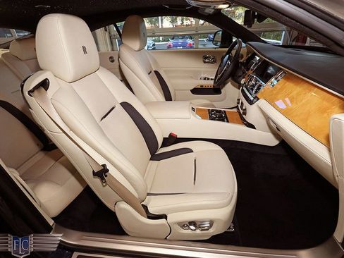 Used 2019 Rolls-Royce Wraith Coupe image 18