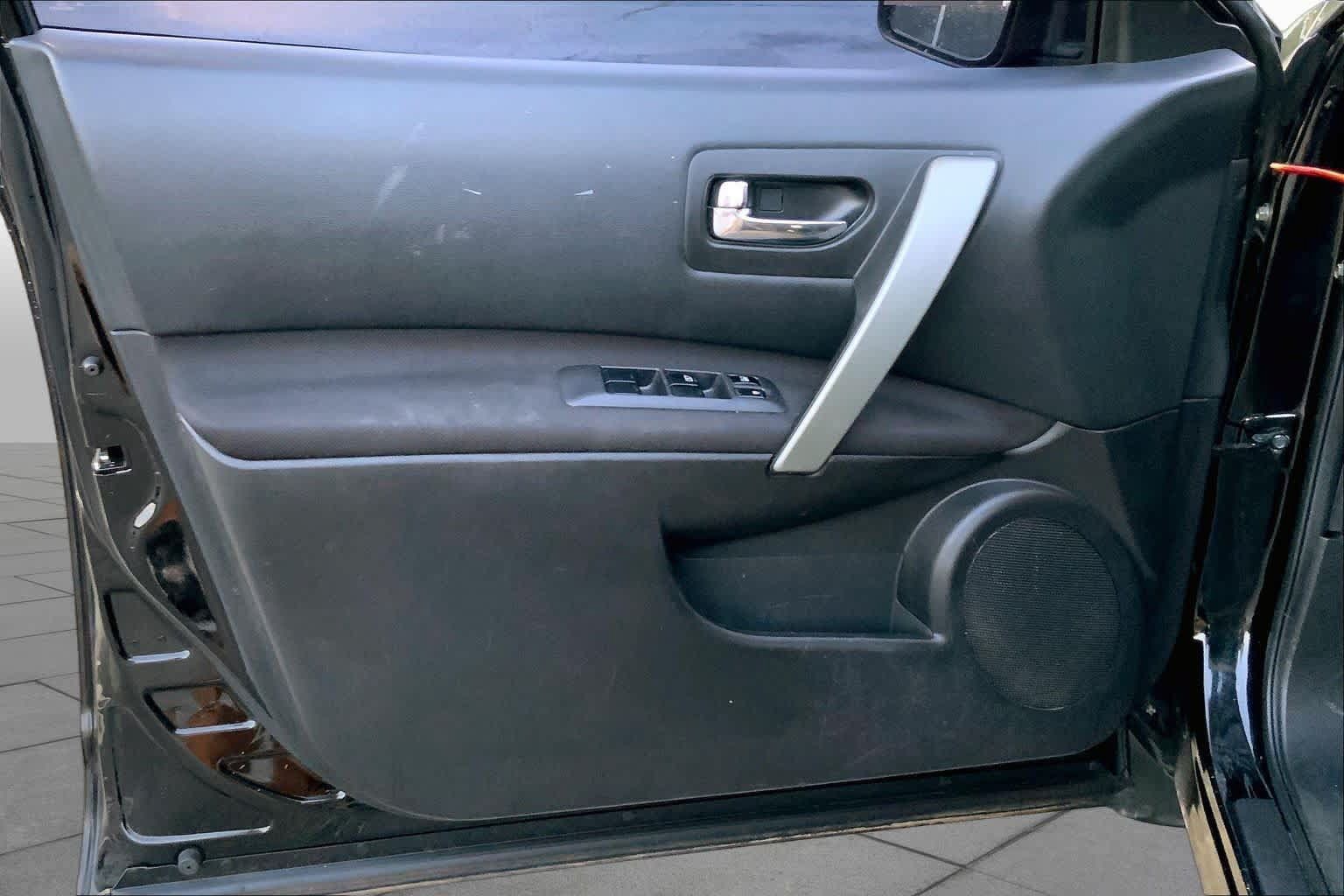 Used 2015 Nissan Rogue S w/ Convenience Package AWD/4WD image 18