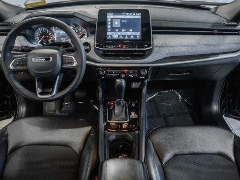 Certified 2025 Jeep Compass Latitude w/ Sun & Sound Group AWD/4WD image 26