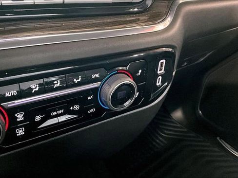 Used 2024 Chevrolet Silverado 1500 LT image 25