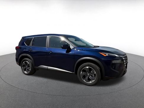 Used 2025 Nissan Rogue SV FWD image 2