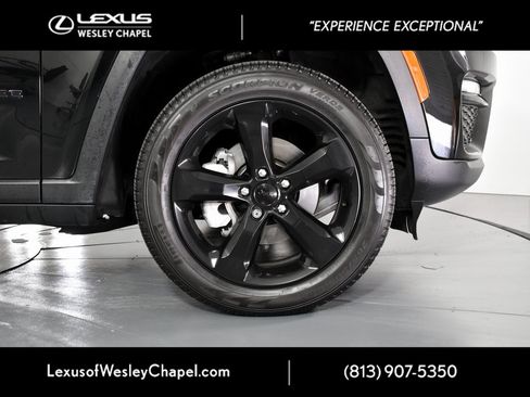 Used 2024 Jeep Grand Cherokee Limited w/ Black Appearance Package image 5