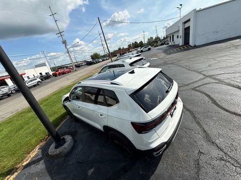 New 2026 Volkswagen Taos SEL AWD/4WD image 10