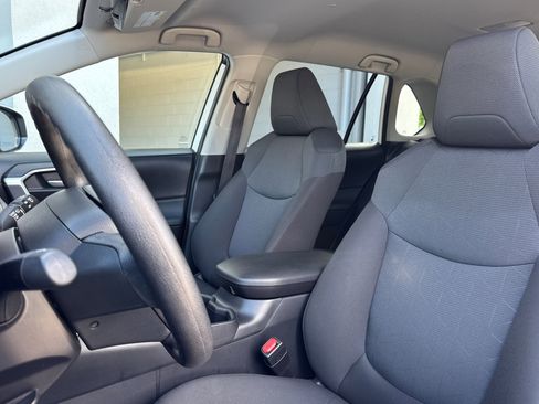 Used 2025 Toyota RAV4 XLE image 22