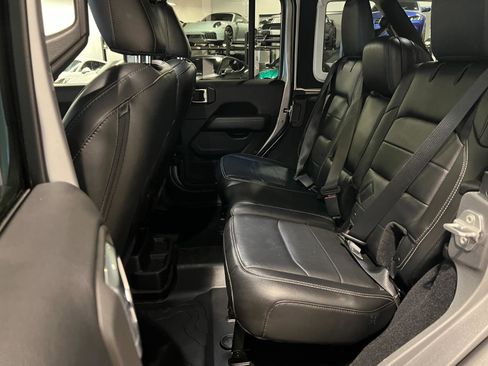 Used 2019 Jeep Wrangler Unlimited Sahara AWD/4WD image 26