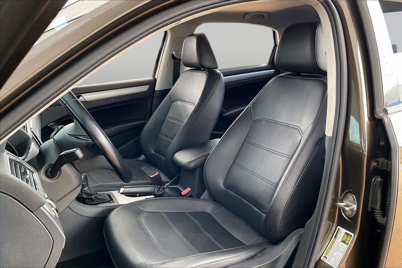 Used 2019 Volkswagen Passat 2.0T Wolfsburg w/ Wheels & Sunroof Package FWD image 9