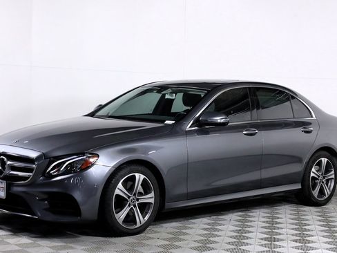 Used 2018 Mercedes-Benz E 300 4MATIC image 3