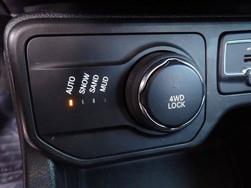 Used 2018 Jeep Renegade Latitude w/ Popular Equipment Group AWD/4WD image 15