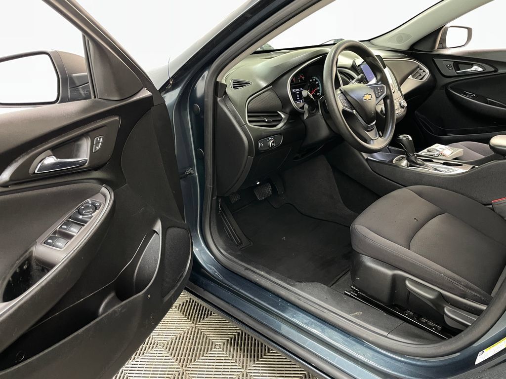 Used 2019 Chevrolet Malibu LS FWD image 16