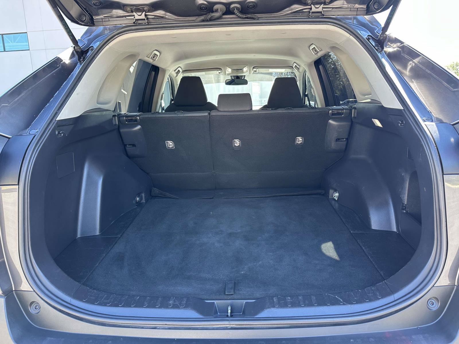 Used 2022 Toyota RAV4 XLE FWD image 8
