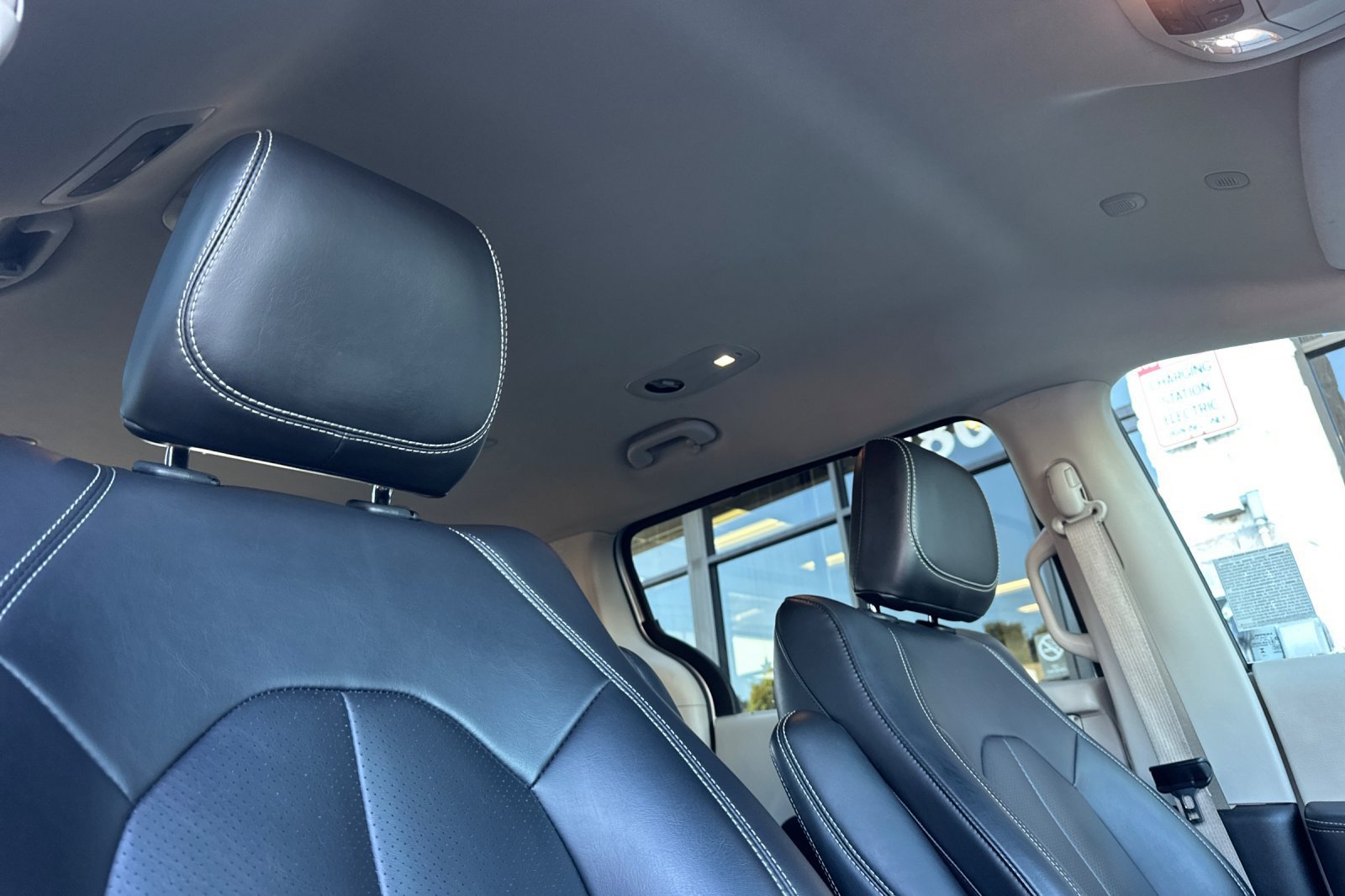 Certified 2023 Chrysler Pacifica Touring-L FWD image 17