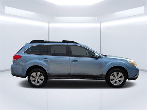 Used 2011 Subaru Outback 2.5i Premium image 2