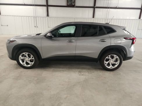 Used 2024 Chevrolet Trax LS w/ LS Convenience Package image 2