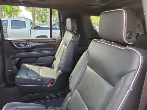 Used 2021 Chevrolet Suburban Premier w/ Premium Package AWD/4WD image 13
