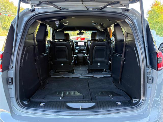 Certified 2025 Chrysler Pacifica Select AWD/4WD image 11