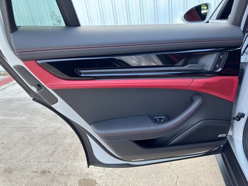 Used 2025 Porsche Panamera 4 w/ Premium Package image 50