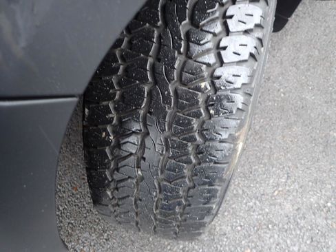 Used 2019 Jeep Cherokee Trailhawk AWD/4WD image 24