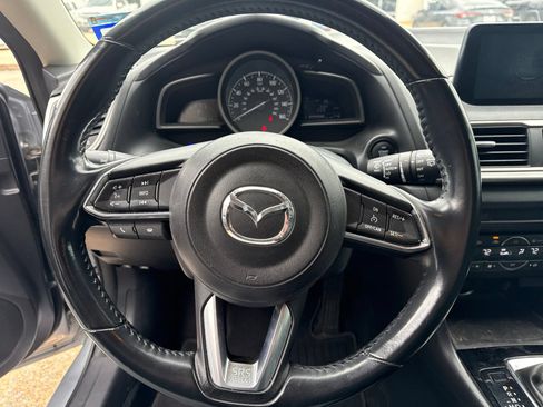Used 2018 MAZDA MAZDA3 Touring FWD image 12