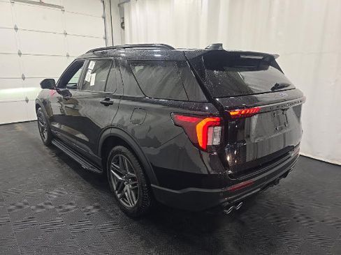 Used 2025 Ford Explorer ST AWD/4WD image 7