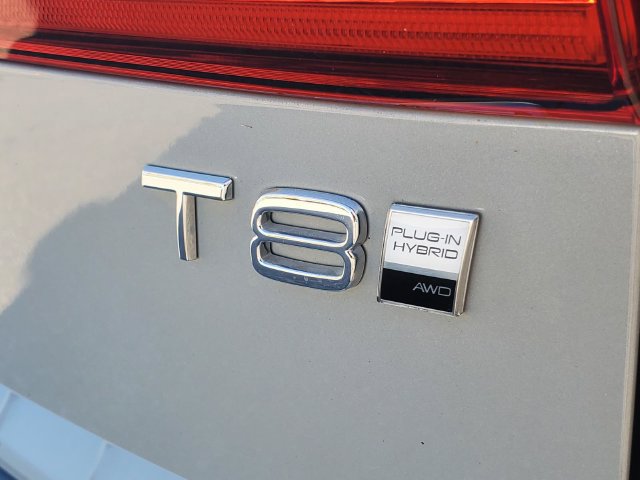Used 2025 Volvo XC60 T8 Plus w/ Protection Package Premier AWD/4WD image 8