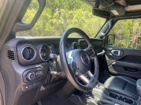 Used 2022 Jeep Wrangler Unlimited Sahara w/ Cold Weather Group AWD/4WD image 15