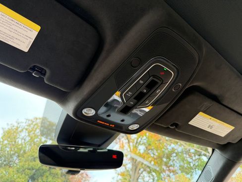 Used 2025 Lamborghini Urus SE image 28