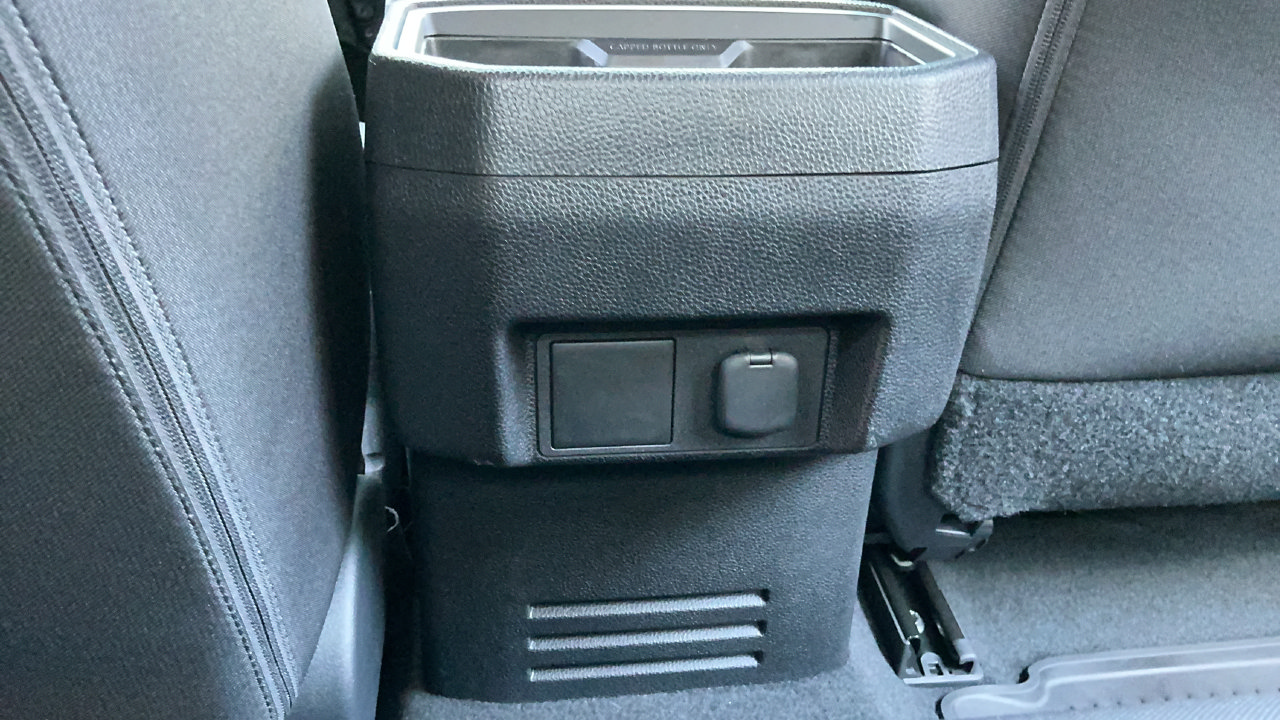 Used 2025 Toyota Tacoma SR5 AWD/4WD image 9