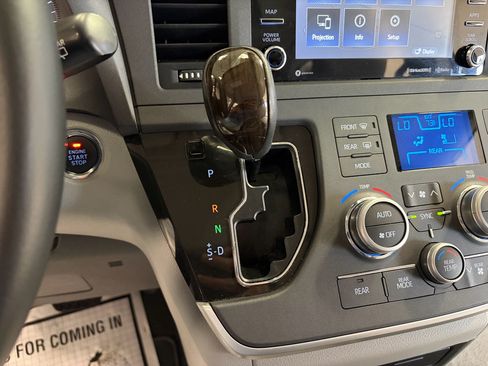 Used 2020 Toyota Sienna XLE Premium AWD/4WD image 26