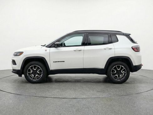 Used 2025 Jeep Compass Trailhawk AWD/4WD image 5