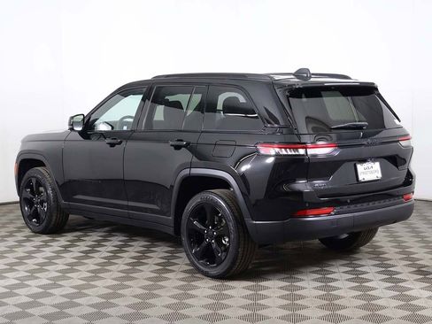 Used 2023 Jeep Grand Cherokee Altitude image 8