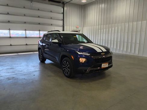 Used 2022 Chevrolet TrailBlazer ACTIV AWD/4WD image 2