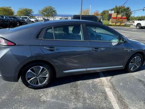 Used 2020 Hyundai Ioniq SE image 2