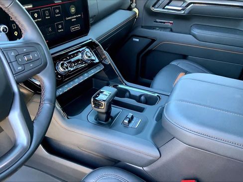Used 2025 GMC Sierra 1500 AT4 w/ AT4 Premium Package AWD/4WD image 16