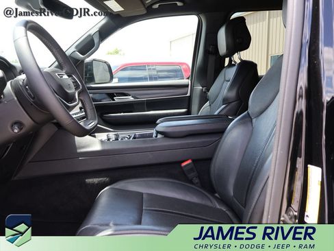 Used 2024 Jeep Wagoneer Series II w/ Flexible Seating Group RWD image 24