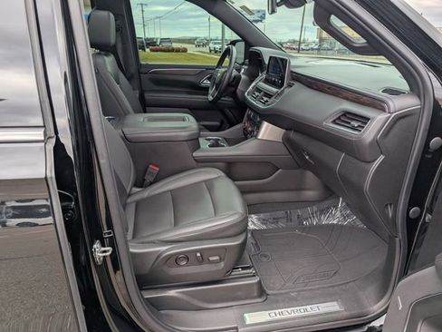 Used 2022 Chevrolet Suburban LT image 4