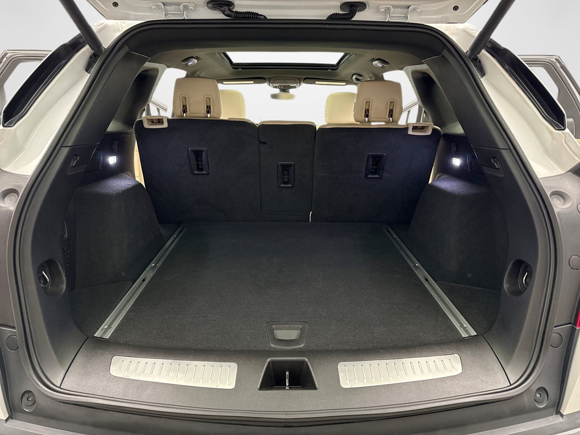 Used 2018 Cadillac XT5 Premium Luxury AWD/4WD image 18