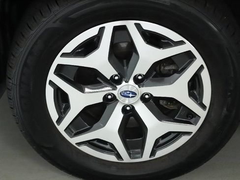 Certified 2023 Subaru Forester Premium AWD/4WD image 40