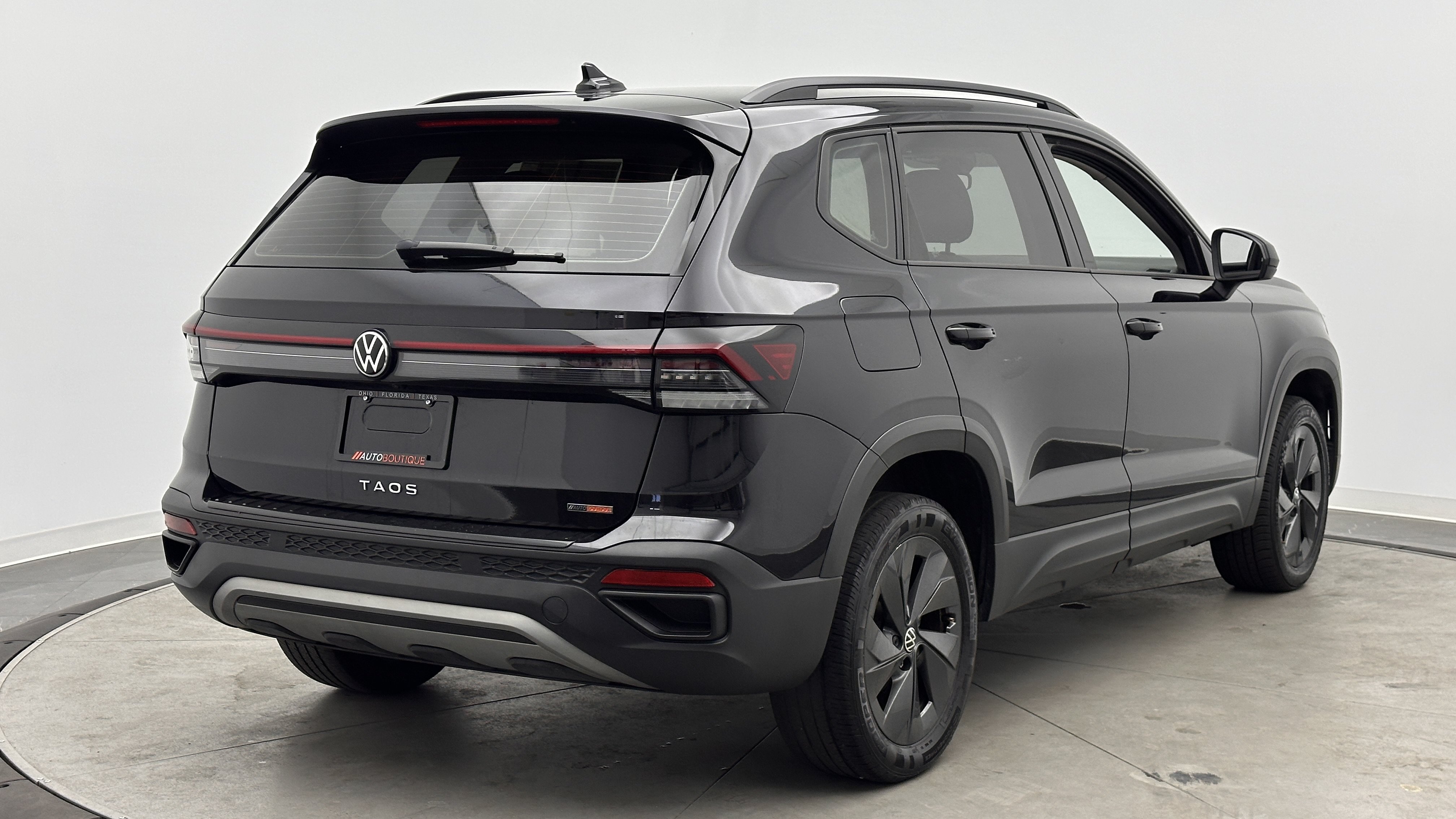 Used 2025 Volkswagen Taos S FWD image 7